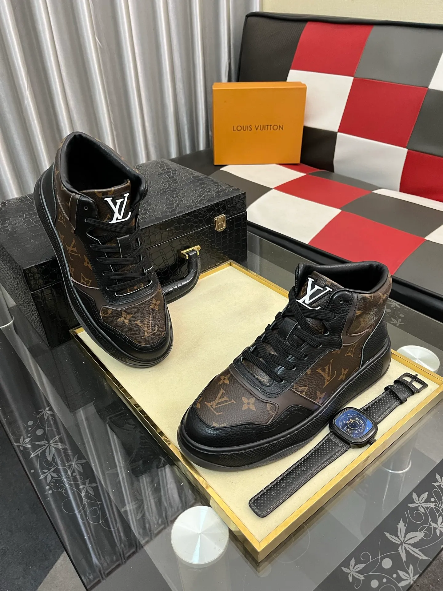 Ex-factory price: 438⌚️⌚️[LOUIS VUITTON] Same style as Louis Vuitton* official website 🚹Men's high-top casual shoes❤️Same style as popular celebrities and big names ~ Best-selling at home and abroad Lv focuses on the checkerboard series...Imported first-layer cowhide with special fabric ➕Full cotton, code number: 38-443️⃣Colors available
